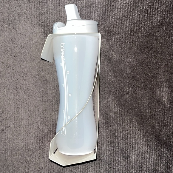 NWT Trimr Water + Protein Shaker Bottle White Sip Straw Chug Spout Clear Active - Picture 2 of 8